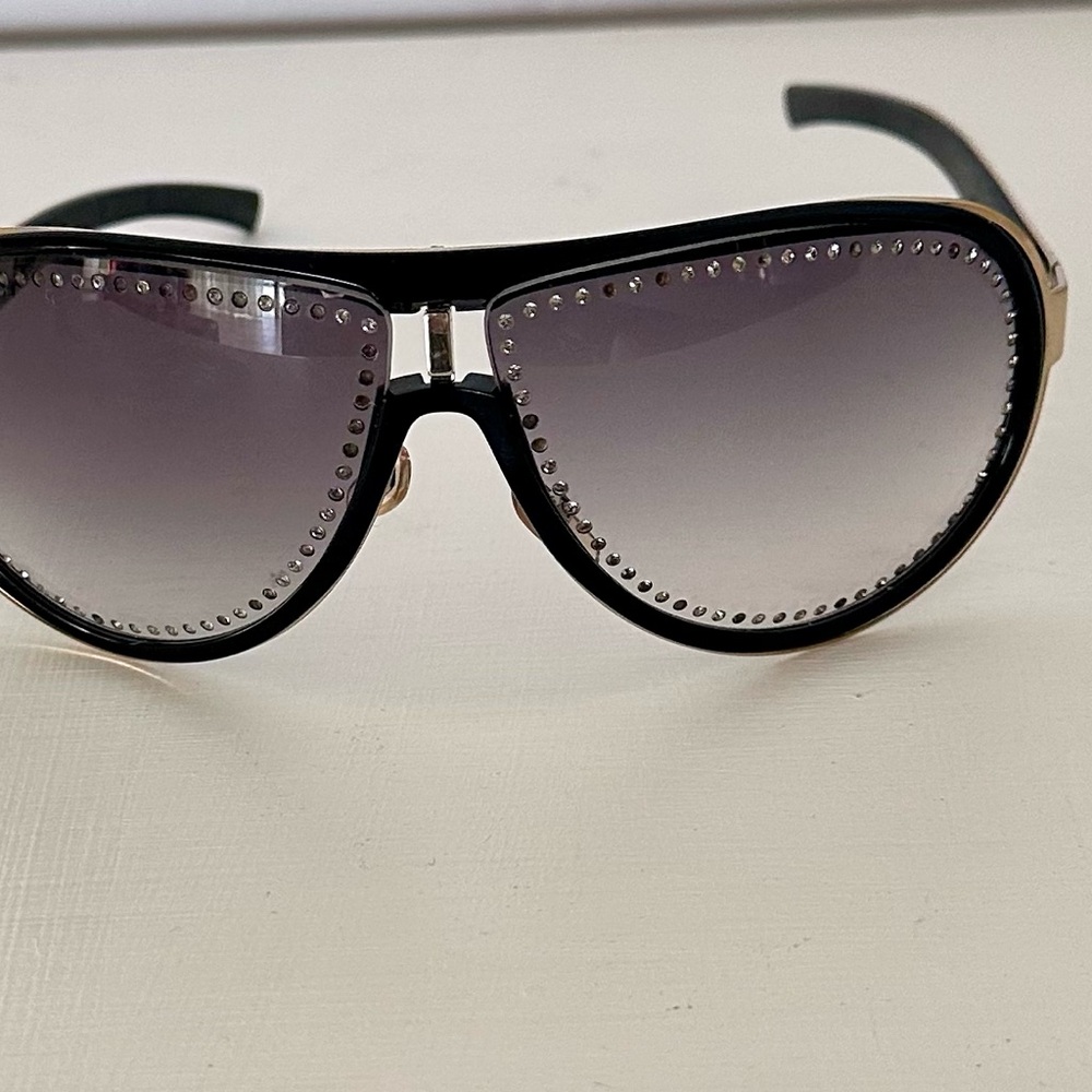 Gucci Black and Gold Aviator Sunglasses